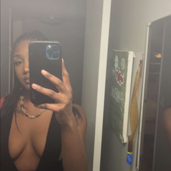 Meet your Posher, Autumn - Picture 1 of 9